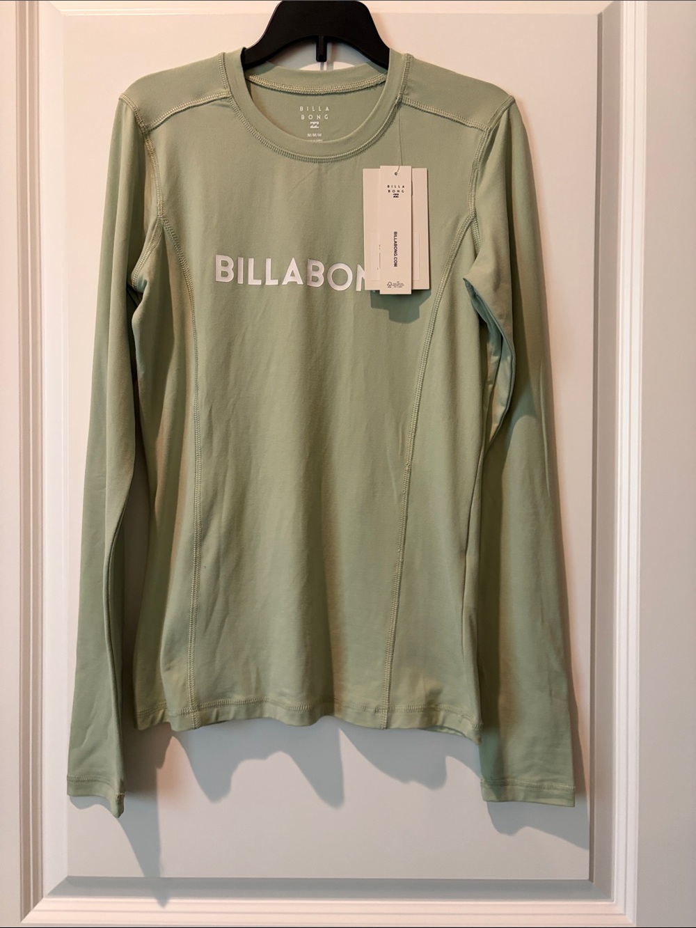 NWT Billabong On the Move Tee